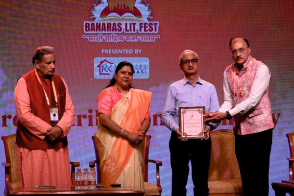 Nav Bharat Sarjak Samman